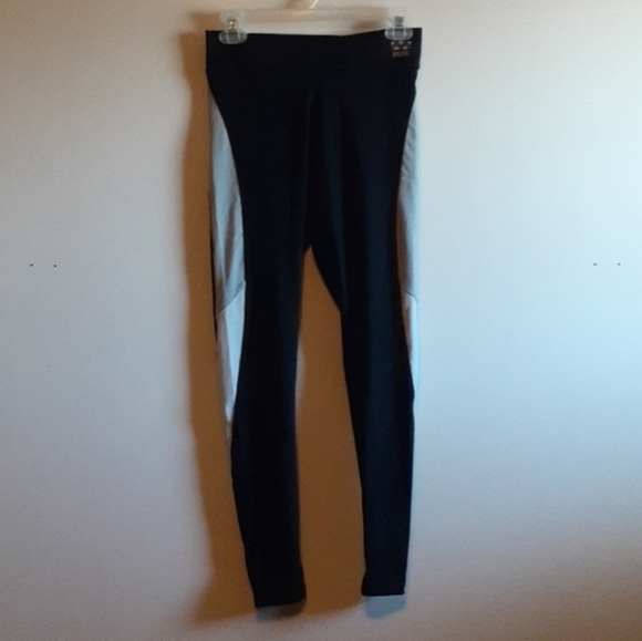 PINK Victoria's Secret Ultimate Leggings - Picture 5 of 16